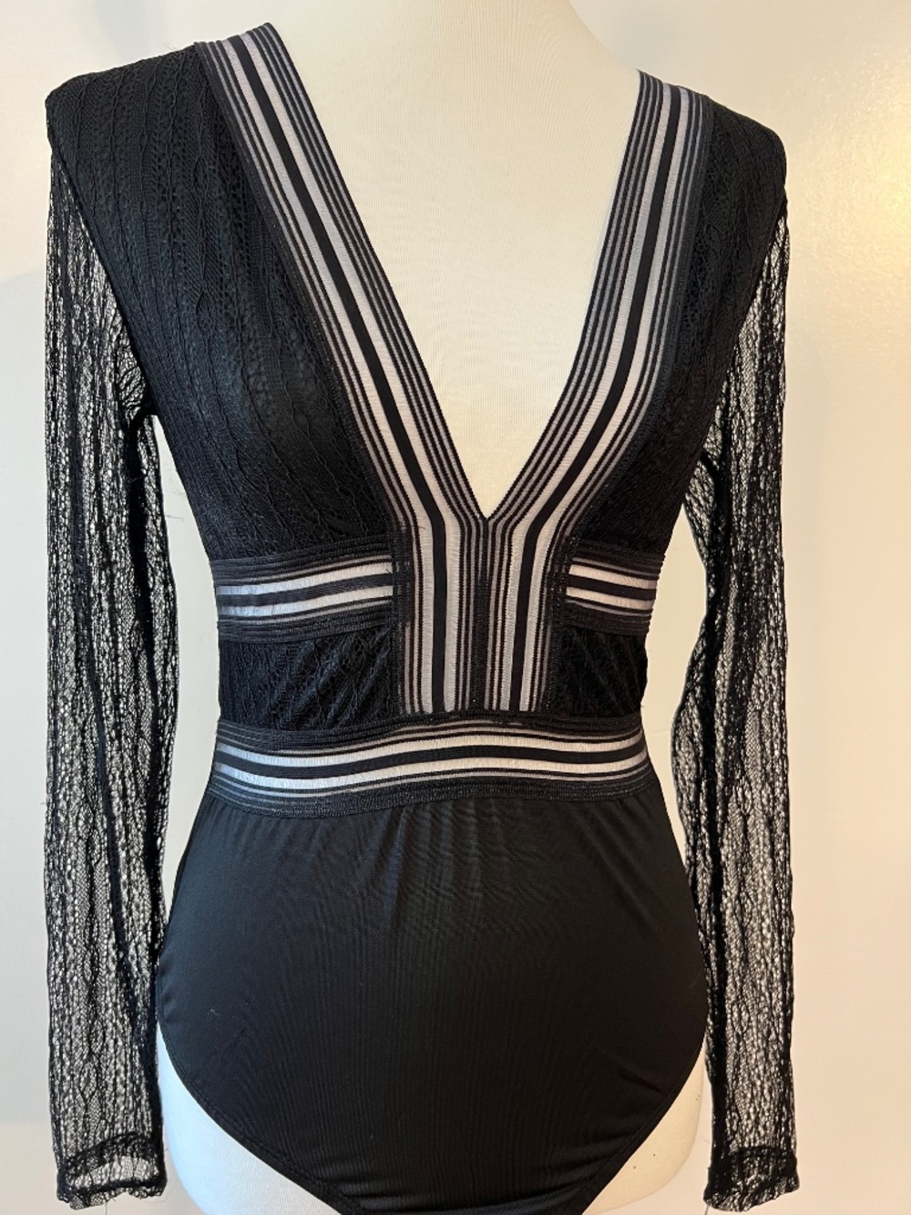 Lulus Casita Black Sheer Lace Long Sleeve Bodysuit Mesh Deep V Night Club Size M